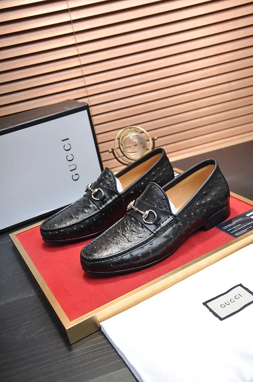 Men's shoes💰500💶Italy's top luxury men's shoe giant (GUCCI) (Gucci) (full cowhide lining) new arrival🍃Original European style🔰 Pleasant to the eye😍In order to make the shoes more durable and non-deformable🌀The production continues to follow traditional methods but there is still no lack of innovation💪Choose original sheepskin for the leather♻️ Smooth and natural And extra bright ⭐Made of imported cowhide, the first choice of rich people 38-45 (45 customized)